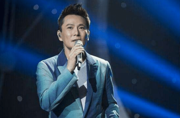 張信哲過（guò）安檢