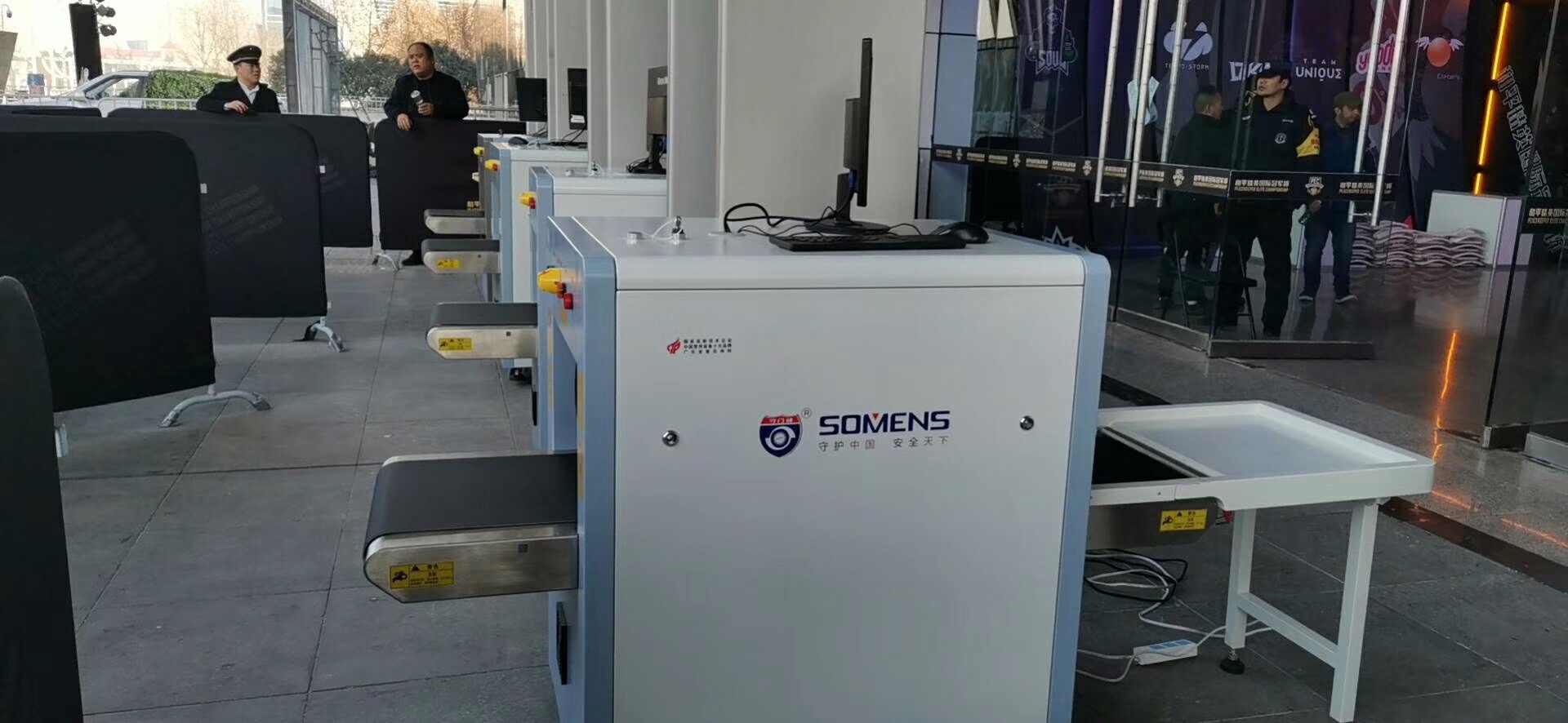 曲江國際（jì）會展中心A館和平精英國際冠軍杯賽場采用天美mv星空mv免费观看安檢機安檢門等安檢設備。