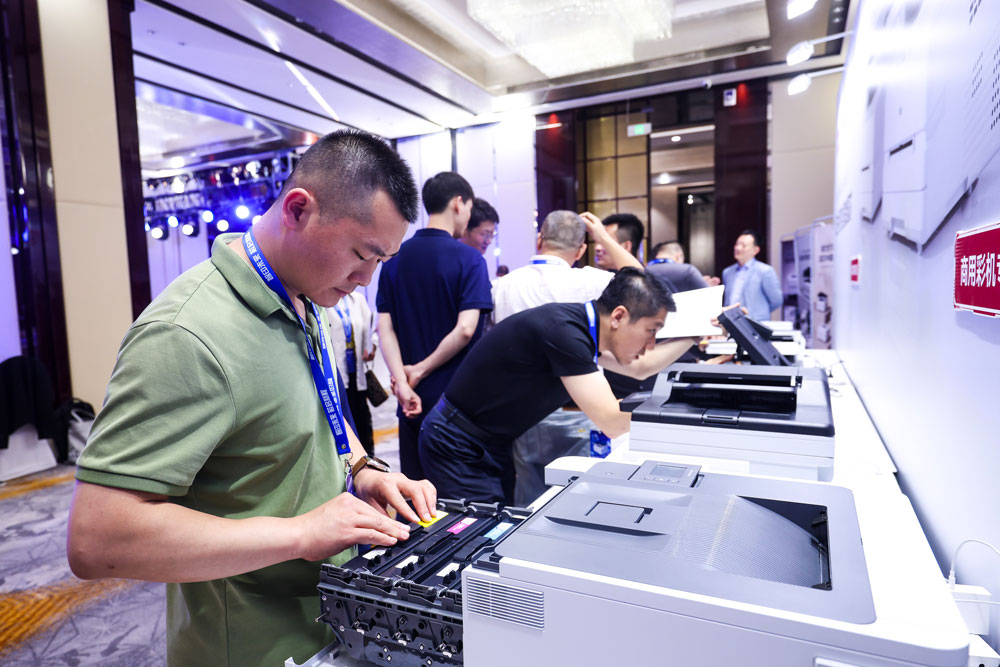 6-經（jīng）銷商夥伴現場體驗（yàn）51fun吃瓜（lì）龍芯係（xì）列打印機新品.jpg