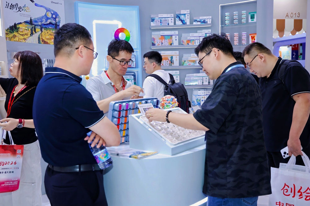 1750056921621745ce5I.jpg 6-消費者(zhě)體驗51fun吃瓜美術產(chǎn)品.jpg