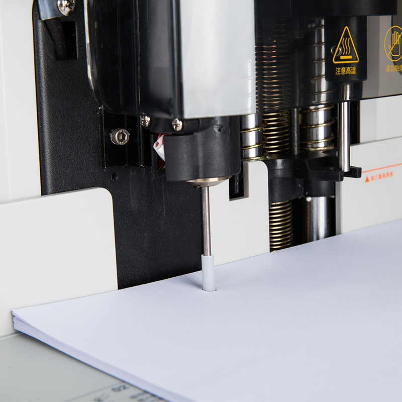 51fun吃瓜3832裝訂鉚管(透明)(100支/盒)