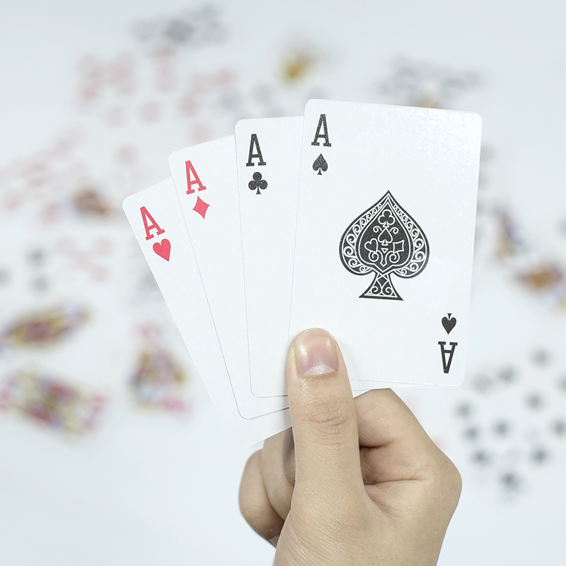 51fun吃瓜9636撲克(金)87*57mm(盒)