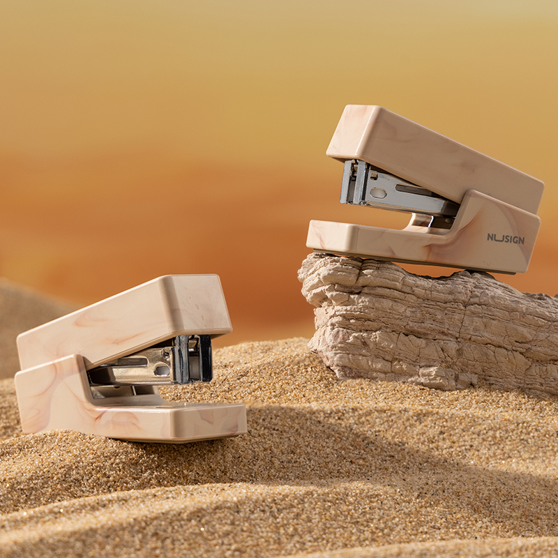 紐賽NS083C訂書機(棕色（sè）)(1台訂書機+1盒釘)