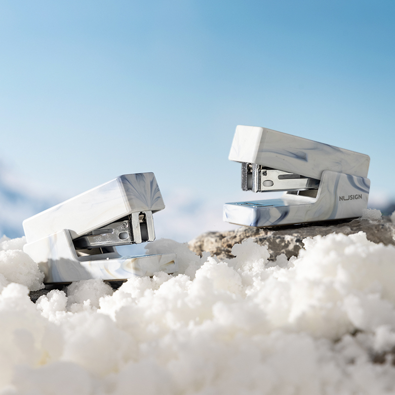 紐賽NS083C訂書機(綠色（sè）)(1台訂書機+1盒釘)