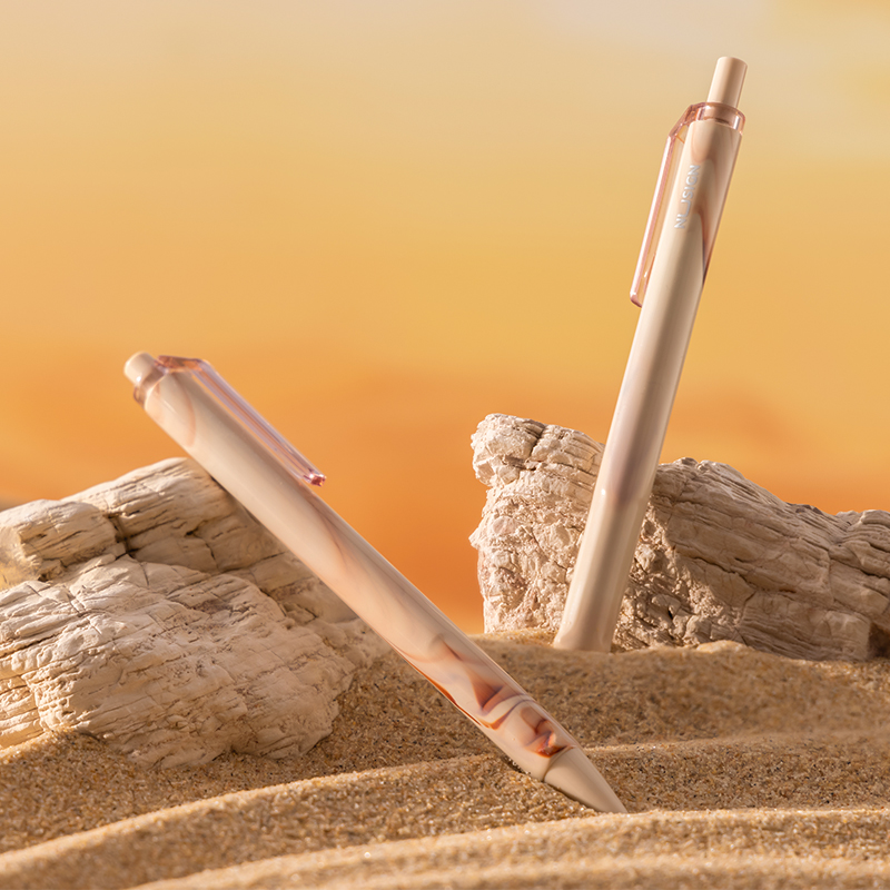 紐（niǔ）賽NS557C自然流體速幹按動中性筆0.5mm子（zǐ）彈頭(沙丘影)(1支/卡)