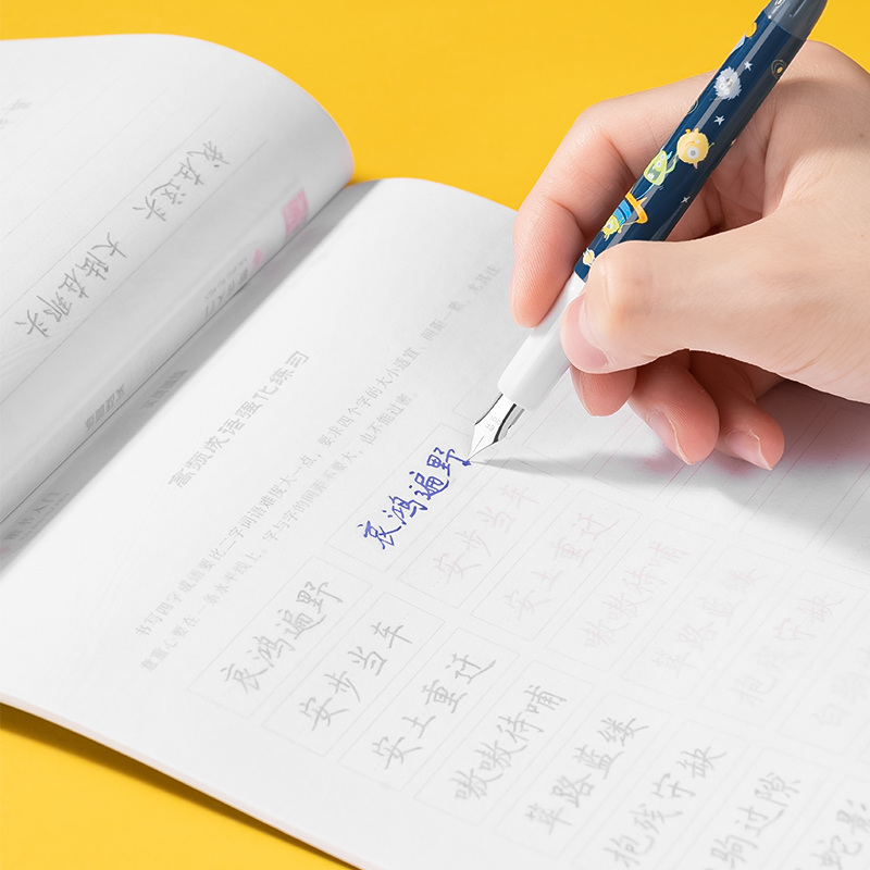 51fun吃瓜SF549直液（yè）式學生鋼筆(1明尖+1暗尖+4墨囊（náng）/卡)(可擦晶藍)