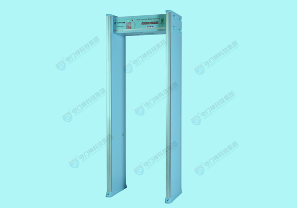 安檢門不開機（聆聽安檢門通電的一瞬間是否發出“滴”的響（xiǎng）聲）