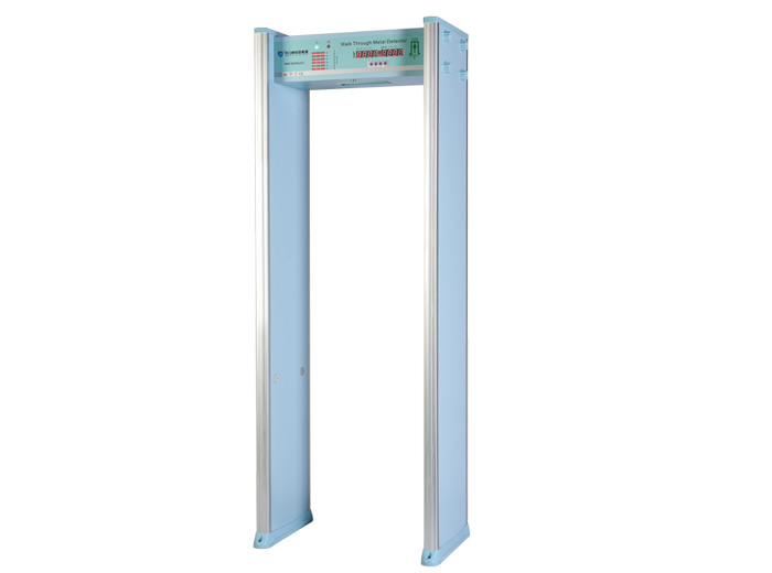 大媽用發膠（jiāo）噴地鐵安檢員眼睛致傷 被依法拘留10日