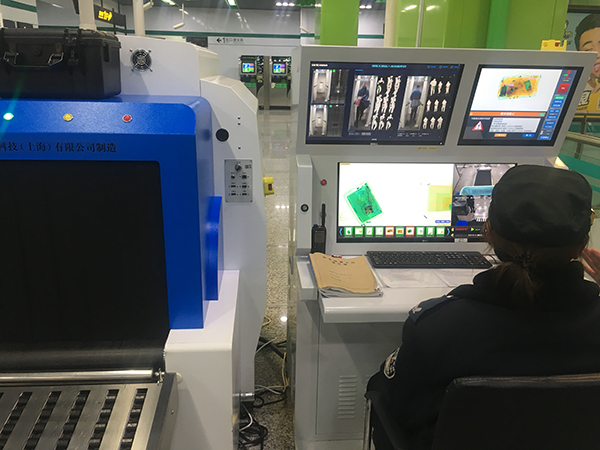 哈爾濱地鐵警方開展安檢查危違禁危（wēi）險物品宣傳活動（dòng）