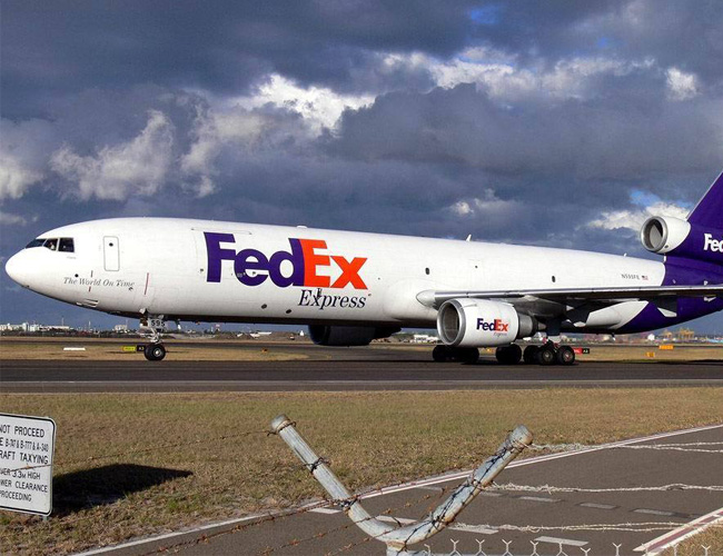 美國機場的（de）安檢太嚴格了,許多人無法（fǎ）忍受